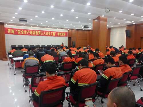 張福?。喝巳诉^(guò)關(guān)考試照片.jpg