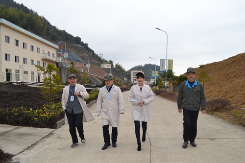 鄧義楨：省經信委國防科技處副處長李強一行到龍巖分公司開展安全檢查工作2.jpg