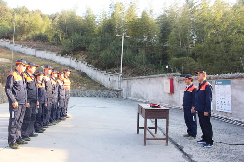 富興建設(shè)公司組織開展山火事故應(yīng)急預案演練1—鄭強_調(diào)整大小.JPG