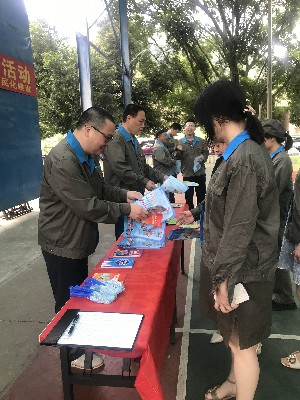 民化建設(shè)、閩能銷售聯(lián)合開展“安全月”宣傳咨詢活�?~1.jpg