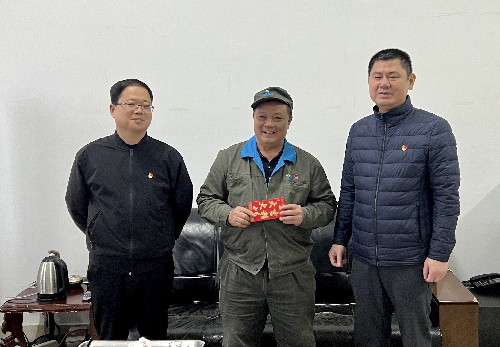 謝顏果：?？乒靖笨偨?jīng)理祁忠清走訪慰問(wèn)龍巖分公司困難黨員~1.jpg