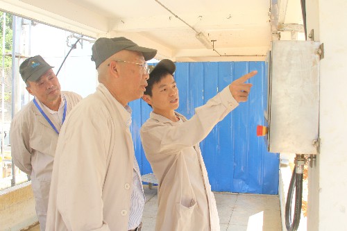 福安胡廷淦：圖為專家組在現(xiàn)場(chǎng)查看 (2)~1.jpg